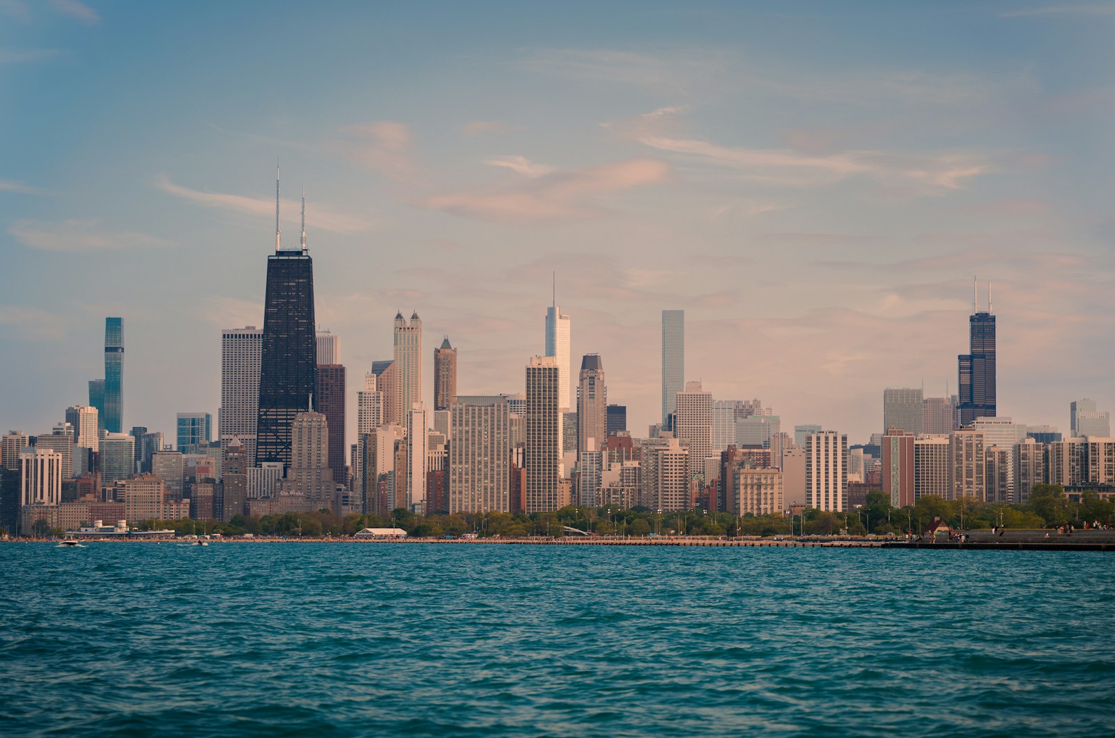 Chicago skyline hero photo